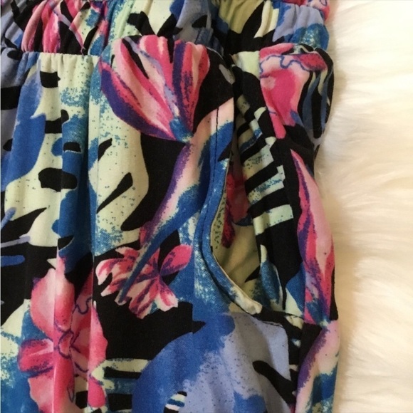 NO Boundaries Med (7-9) multi color  hooded romper
Lace tie front
Hooded - Picture 6 of 16